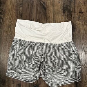 Old Navy Maternity shorts